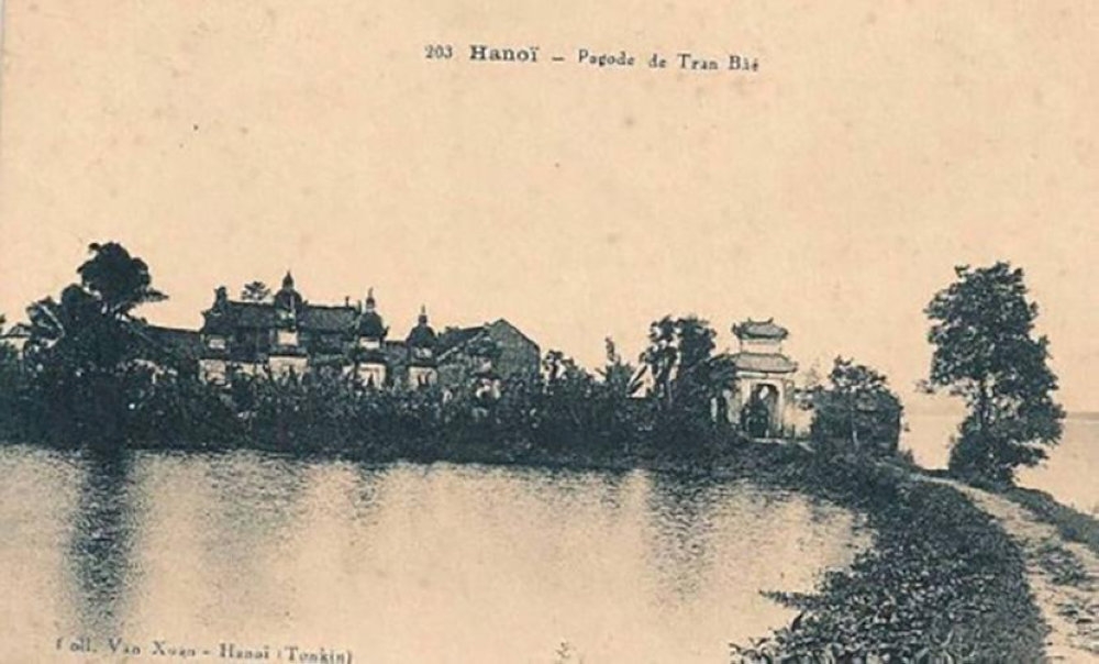 Tran Quoc Pagoda was built in the 6th century